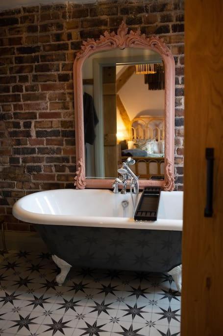 Appartamento The Cart House - Beautiful Contemporary Barn - Hot Tub Bridgnorth Esterno foto