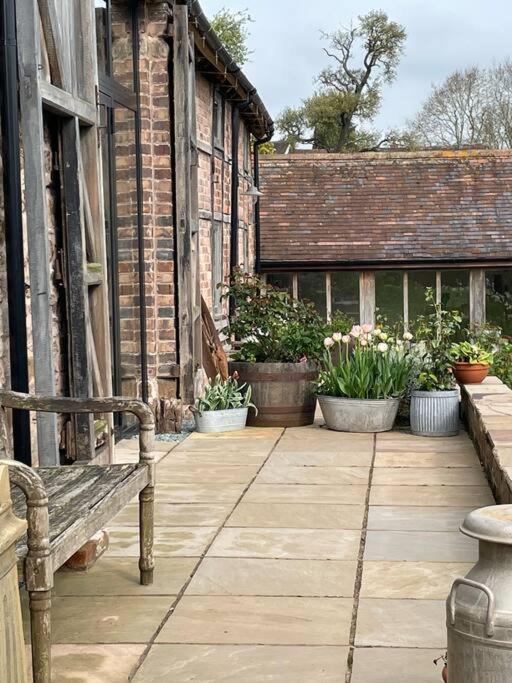 Appartamento The Cart House - Beautiful Contemporary Barn - Hot Tub Bridgnorth Esterno foto
